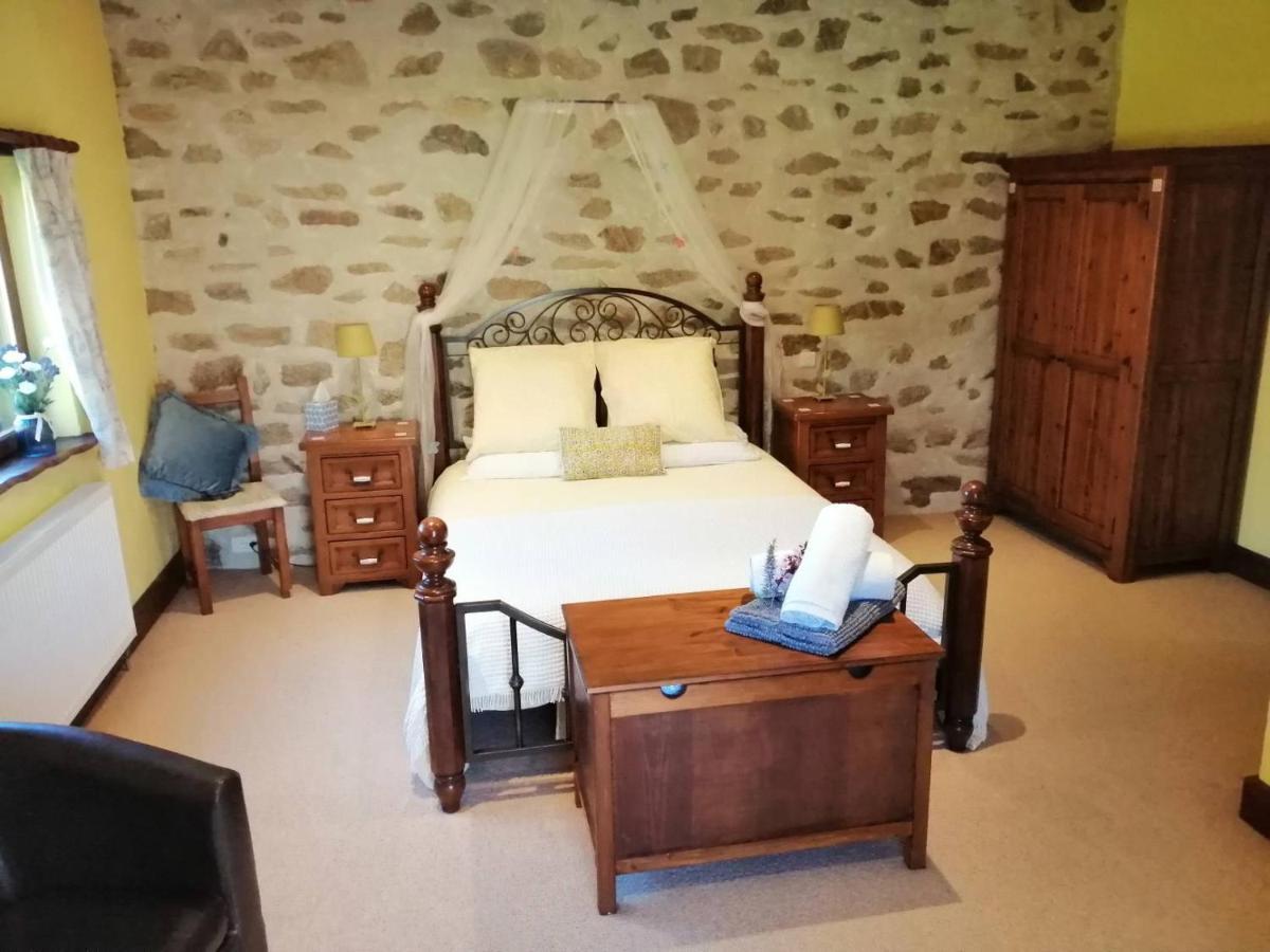 La Grange Ancienne Bed & Breakfast Montrollet Eksteriør bilde